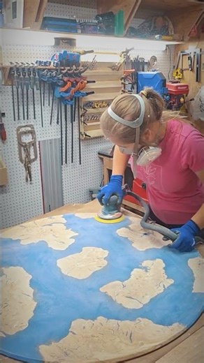 Make this clock in 15 seconds #resinart #woodworking #classicwood #epoxyfurniture