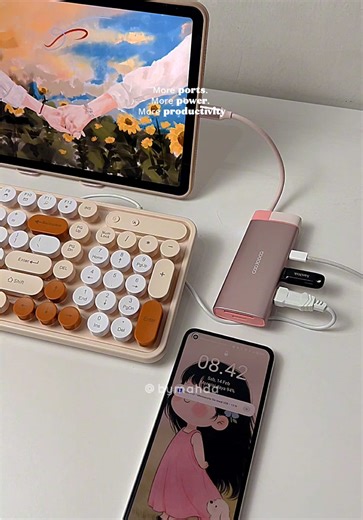 Maximize Your Workflow with This Sleek USB Hub ⚡︎