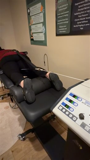 Ever wonder what spinal decompression actually looks like? Here’s a behind-the-scenes look. This isn’t a big, aggressive pull, it gently supports your spine while giving injured discs the space they need to heal. The table moves in precise, controlled cycles, helping reduce pressure in the discs, calm irritated nerves, and promote real recovery— all while you simply relax. It’s safe, effective, and completely different from traditional traction. If you’ve been struggling with disc pain or chroni