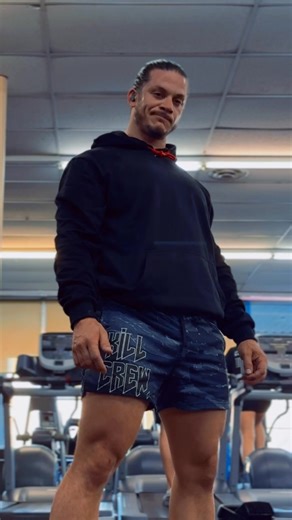 All you need is a 36kg kettlebell and the right coach to unlock 🔑 killer routines & complexes that smash plateaus and keep training fun💥 Forget waiting for “motivation” this is about discipline, structure, and results 🏋️‍♂️ Fitness isn’t optional, it’s a non-negotiable box to check ✅ Thanks to @legendary_pasos on IG for sharing 👑 | Kettlebell Kings