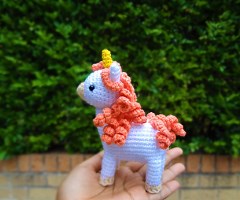 Unicorn amigurumi free pattern   video - hellostitches xo