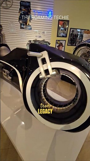 Tron Legacy Light Cycle movie Bike!!#bike #tronlegacy #tronlightcyclerun ‪@motorcyclepediamuseum‬