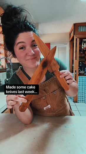 truckerwifeconfessions (@truckerwifeconfessions) - Ganache Icing Recipe for Cakes: Regular or Whipped