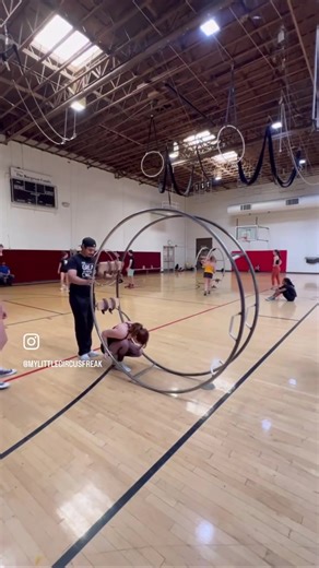 Hip circle to vault on the wheel … with a little hiding in between. #germanwheel #germanwheels #germanwheeltricks #circus #circusacrobat #circustricks