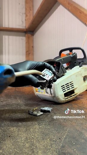 Contrôle et nettoyage d'une bougie et carburateur Stihl MS 201 T