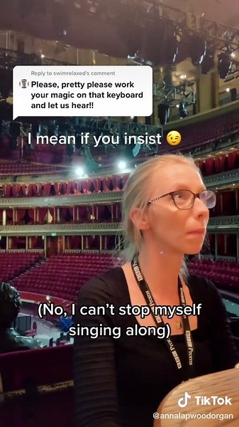 Powerful Pipe Organ Performance at Albert Hall