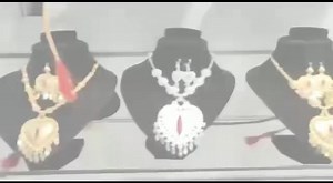  PAGE PUBLICITAIRE - BIJOUX INDIEN A MARSEILLE. . Contactez pour...