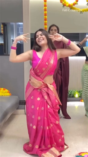 Friend Special Dance Performance at Bride's Home | Wedding Dance | Saree Love | Dance Video | Shaadi