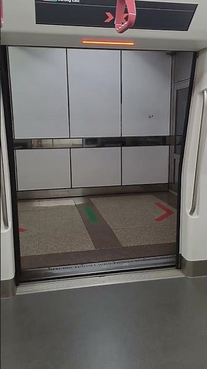 R151 door closing ann