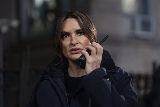 'Law & Order: SVU': Benson Comforts a Victim in Exclusive Sneak Peek