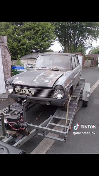 Restoring a 1965 Hillman Super Minx Classic Car