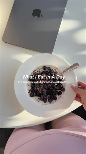 Healthy&Realistic What I Eat In A Day🥗 Trying to eat more healthy superfood in 2026 :) 1. Matcha 2. PB 3. Chickpeas 4. Beef 5. Kimchi 6. Greek Yogurt 7. Berries 8. Chia seeds & Flaxseeds 9. Shrimp 10. Kelp What's your fav meals? #whatieatinaday #foodoftheday #healthylifestyle #mealprep #dailyroutine
