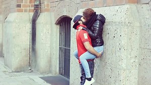 Top 5 kissing videos of barrybeetv!