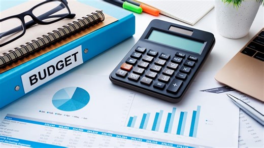 Sticking to your financial goals in 2024: Free tips from the pros