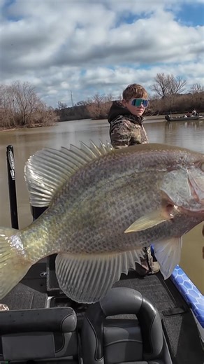 Exciting Back-to-Back Keeper Crappie Catching Experience