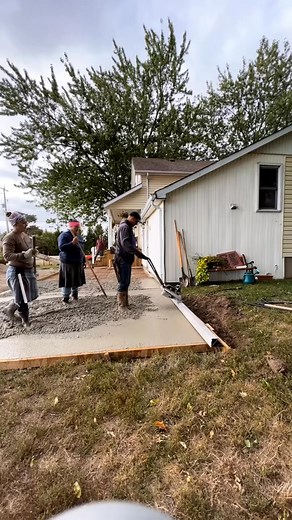 1.3K views | This flagstone pattern turned out amazing don’t you think？ This typ... . | Concrete By Design | Facebook