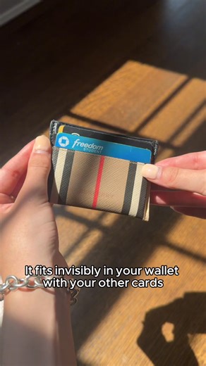 No Matter If You’re Team Apple or Android… Never Lose Again with Pebblebee! Never lose your keys, bags, or sanity again - Pebblebee has your back with precision tracking and secure networks from Apple and Google’s Find Hub. 🔒 Perfect for families with different devices or busy professionals who can’t afford to lose their valuables. Attach it to your bags, electronic devices, keys… really anything that you don’t want to lose or often forget where you left it! Plus, enjoy industry-leading accurac