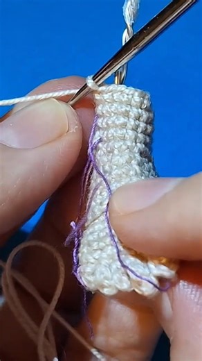 Round 4 - Realistic crochet legs - Right