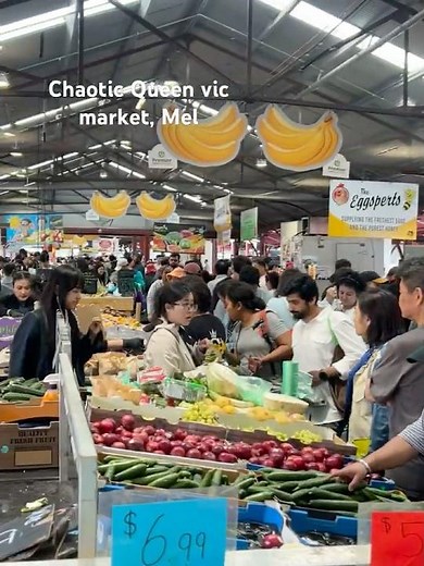 Queen Vic Market Tour 🛍️🍓 | Must Visit in Melbourne