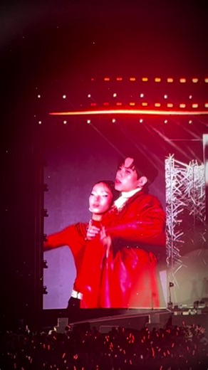 100k lộn xộn cho Thiêu Thân Live Stage Concert & âm nhạc từ Thiêu Thân Demo 💙🫶 P/s: 2 Bía thì 0đ - 0đ nào cheeee =))) 😌😌 #atsh2025concertday1 #khoivu #bray #vieon #viral