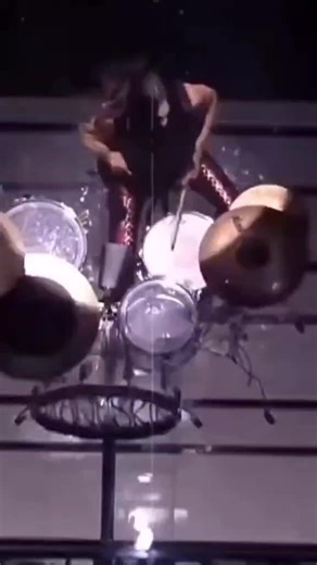 Если любишь Måneskin Подпишись!❤#maneskin #evrovision2021 #damianodavid #måneskin #дамианодавид #монескин #damiano #дамиано #манескин #актив #ykaaar