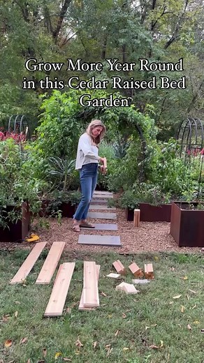 Our most affordable cedar raised bed and it’s on SALE! You can shop my shop in my profile to snag this raised bed in time for Christmas delivery. Our cedar raised beds are unlike any other kits you can get in the US. These are handmade with Montana cedar-made of thick wood and created to assemble with little to no tools. And also-we heard you-that you wanted a more affordable bed with better quality. This is it. If you wanna make your raised bed dreams come true in 2024-this is the easiest way! 