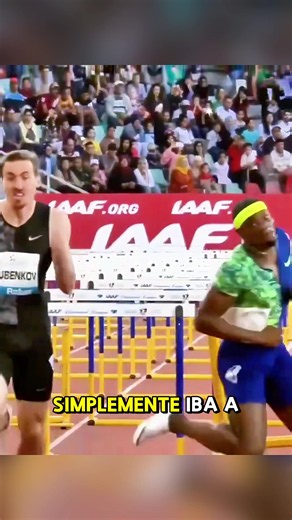 Omar McLeod gana oro tras chocar la última valla en la final