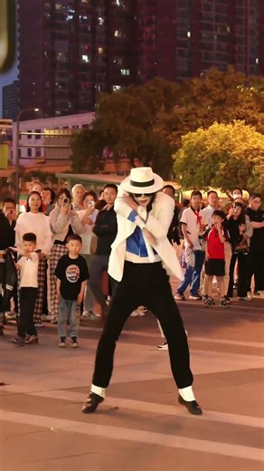 17年后，热爱！舞出迈克尔·杰克逊重生！ clip3