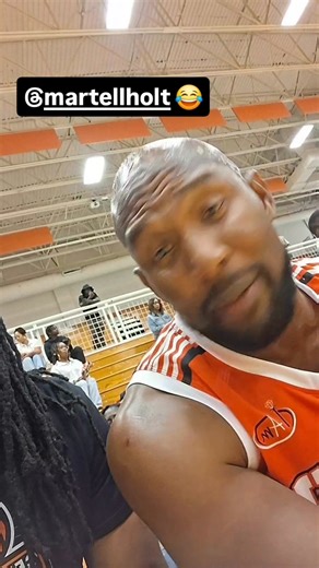 😂 Martell Holt checked in at halftime of the Girls Who Brunch Tour game to discuss what we could've done better..don't worry the 2nd half adjustments made a difference! Lol Martell Holt | Darryl Chambers