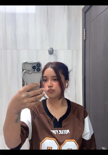 ‏Darling tu pehle say Kitna badal gya 🤦‍♀️