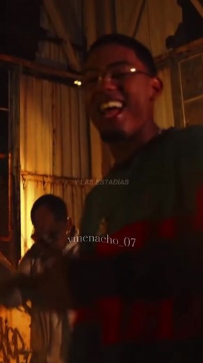 No Me Conformo - Koreko ft. Myke Towers | Lyrics Video