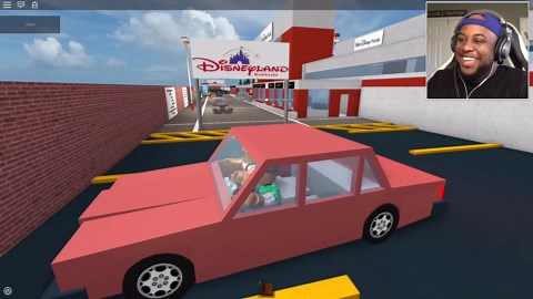 A Full Tour of Visiting Disneyland in Roblox