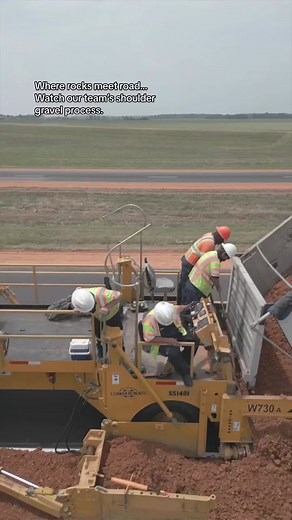 The finishing touch 👌🏼 🎥: @lehmanroberts #construction #roadwork #shoulderwork #roadconstruction #heavyequipment #equipment #equipmentoperator