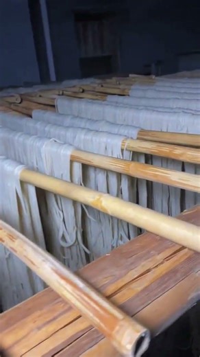 Sweet potato vermicelli that has been frozen is easier to open in the sun and tastes more