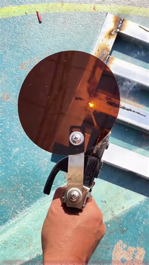 Essential for Welders! How to Properly Use a Welding Helmet for Safety Protection!