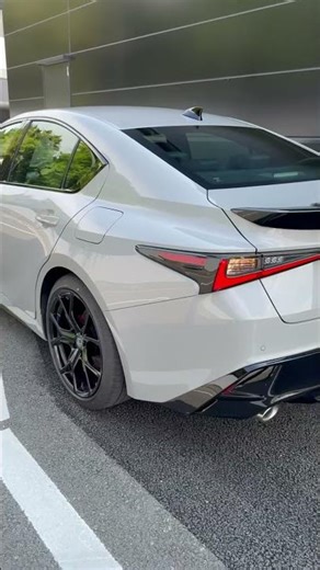Quiet yet captivating! Lexus IS300h Mode Black V #LexusIS #luxurysedan