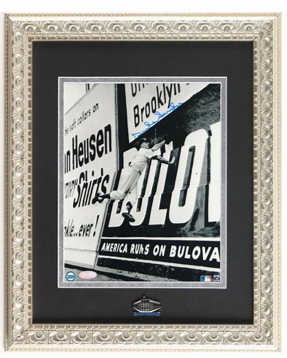 Duke Snider Climbing The Wall Signed 8x10 Photo Autograph Auto Steiner Framed on | 714-Authentics