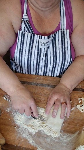 Making Fried Apple Pies Homemade apple pie filling & homemade pie crust (made with butter and lard) I peel apples, slice with an apple slicer and then chop into small pieces with a large chefs knife. This time around I used Granny Smith apples and SugarBee apples. (which are an offshoot of Honeycrisp apples) Add 1 stick of butter to a large Dutch oven. 1/2 cup of lemon juice, 2 cups packed brown sugar, 1 cup granulated sugar. (adjust the sugar to your liking) There's about 12 large Granny Smith 