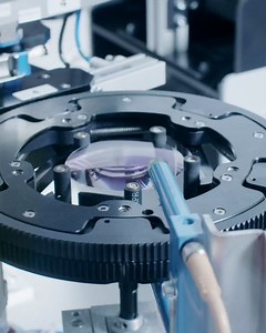 From your order at the optician to the insertion of the new lenses into the selected frame. Follow our lenses on their journey through production and take a look behind the scenes. | Rodenstock