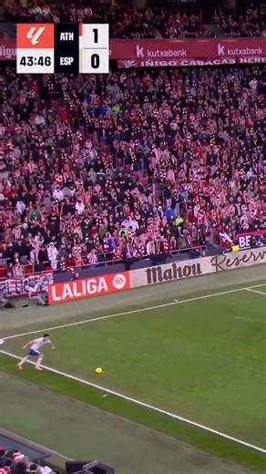 El torrentino Carlos Romero es uno de los principales motivos del éxito del RCD Espanyol esta temporada ⚽️. Su remate de volea desde fuera del área frente al Athletic, todo un golazo del torrentino @carlitosromero11, a quien le deseamos muchos éxitos y Feliz Navidad 🎄 | Torrent Al Dia