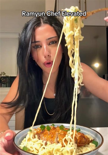 Chicken Alfredo is one of my fav pasta dishes and I can’t believe I made a quick 5 minute version with Ramyun Chef and have it taste just as good!! @Nongshim USA #RamyunChef #Nongshim #foodie #ramen #sponsored