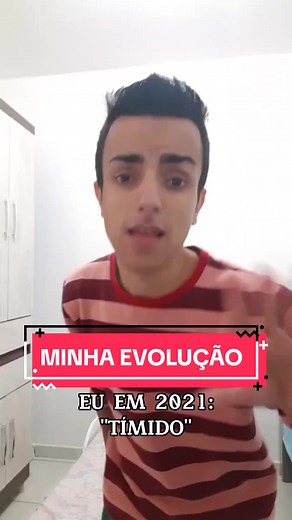 No TBT de hoje mostro minha evolução, demorei 3 dias pra editar esse vídeo, ai fui mostrar pra minha mãe e ela disse que mudei bastante, principalmente no corte de cabelo e também meus braços estavam bem mais definidos, fui perguntar pro (meu pai/seu sogro) para ver a mentira que ele ia dizer dessa vez, ele disse que acha impressionante que minha cabeça só ficou mais perceptível ao longo dos anos, e ele questionou a esposa dele/vulgo minha mãe e barra sua sogra sobre meus braços estarem definido