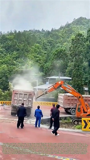 Recovering Wrecked Haulers: How Excavator Buckets Stabilize Tipped Dump Trucks