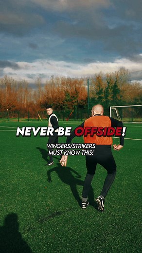 Don’t get caught by the OFFSIDE trap 🧠 | #t121family #training121 #1on1coach #ireland #t121 #irish #skills #winger #striker #movement #strikertips #wingertips #offside #offsidetrap