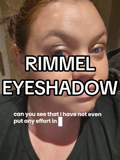 This @rimmellondon eyeshadow stick is for EVERYONE. This makes easy work out of a smokey eye look and they're beautifully shimmery. I am in love... Getting more in my basket now! Are you putting them in yours? #rimmel #makeuphack #busymum #shimmer #eyeshadow