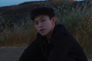 Terjemahan lagu don't care rich brian