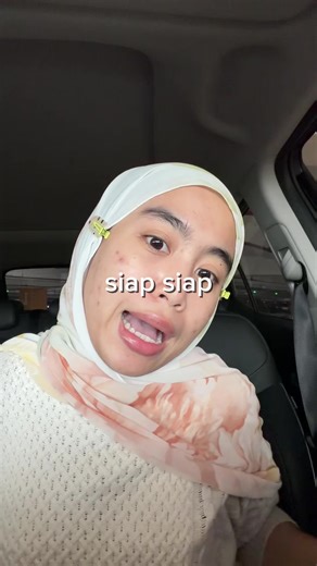 jarang jarang gue glowy gini make up nya🙂 setting spray sea make up udah top markotop pokoknya #grwm #seamakeup #skintint