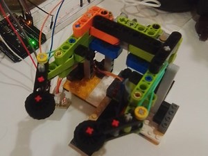 LEGO   Arduino pincher