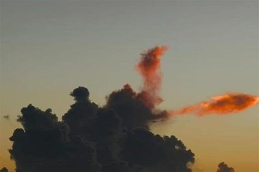 Đám mây 'cá chép hóa rồng' ở Thái Bình gây sốt