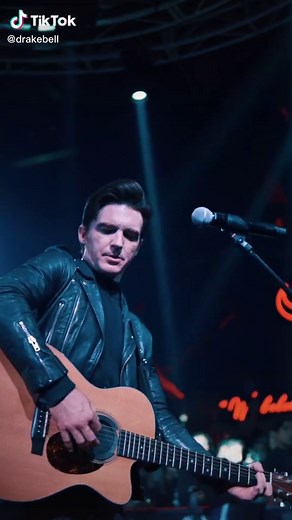 Diosa en Vivo con Drake Bell